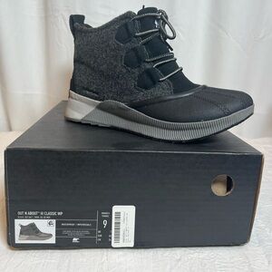 Sorel Out N About III Classic Women’s sz9 Black and Gray Waterproof Boots NIB